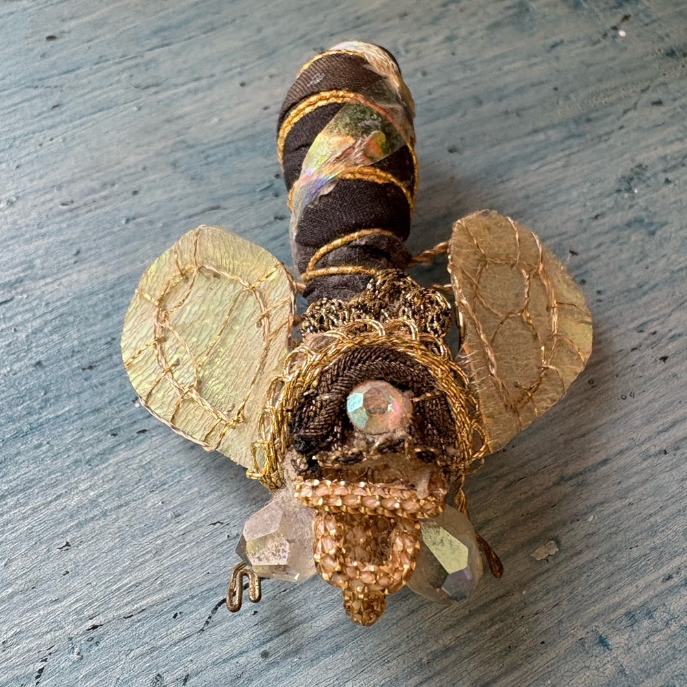 Handcrafted Bee Brooch with Shimmering Gold Accents - Picture 3 of 11